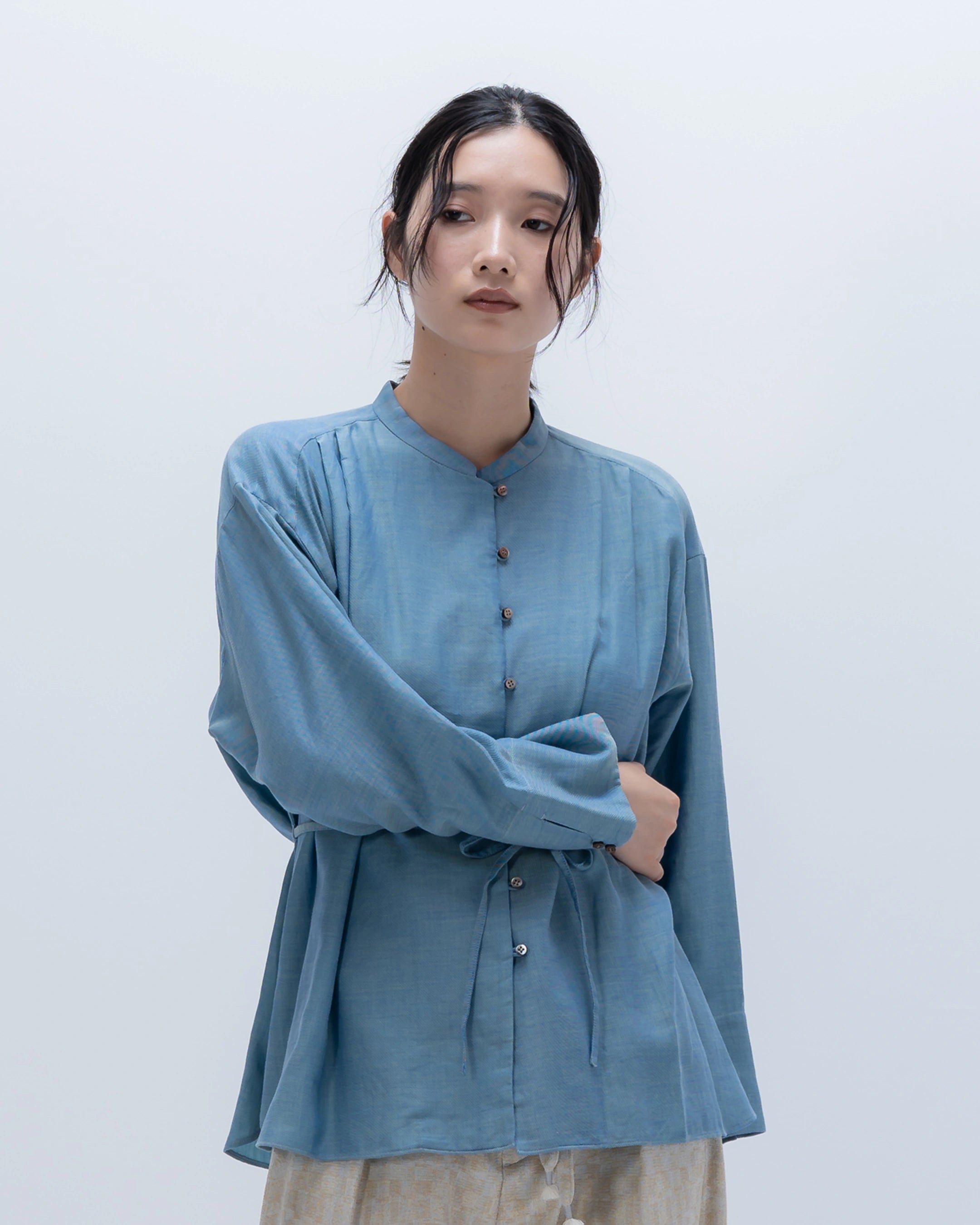 柔らかく空気をまとう播州織の上質ブラウス【日本製】w-face バンド