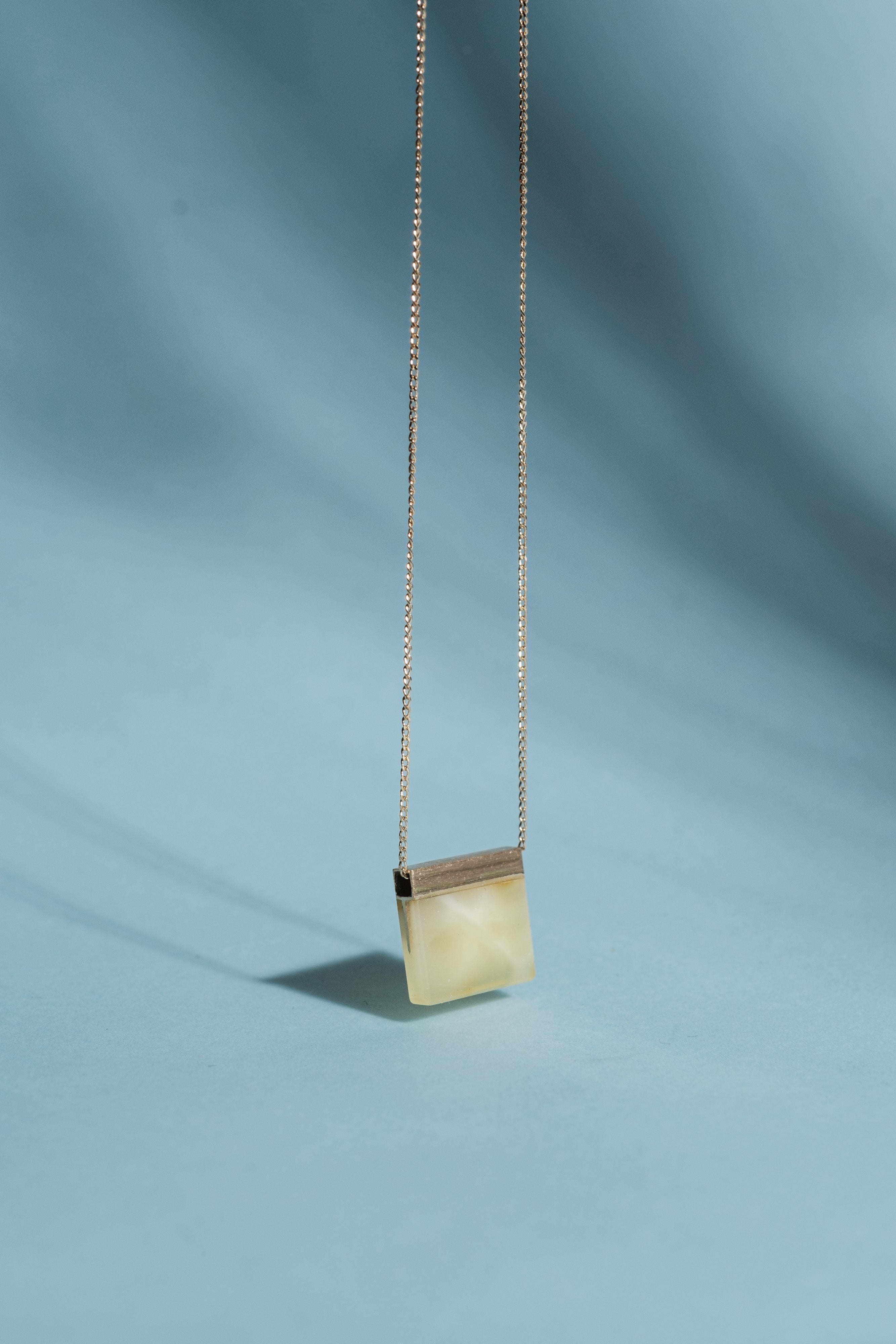 美品✨天然蜜蝋 ロイヤルアンバー 大ぶり ネックレストップ
