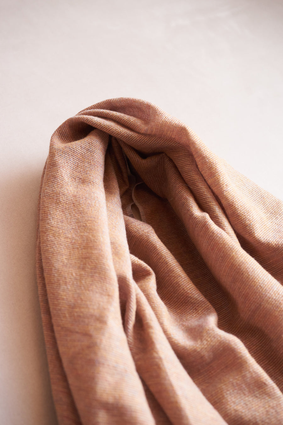 outlet / 琥珀 カシミヤストール(グレーアンバー)