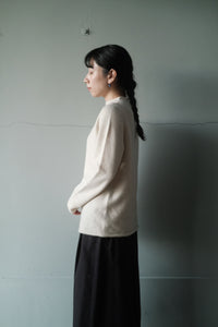 糸衣 ベビーカシミヤモックネックセーター UTSUGI(薄香/ペールベージュ 
