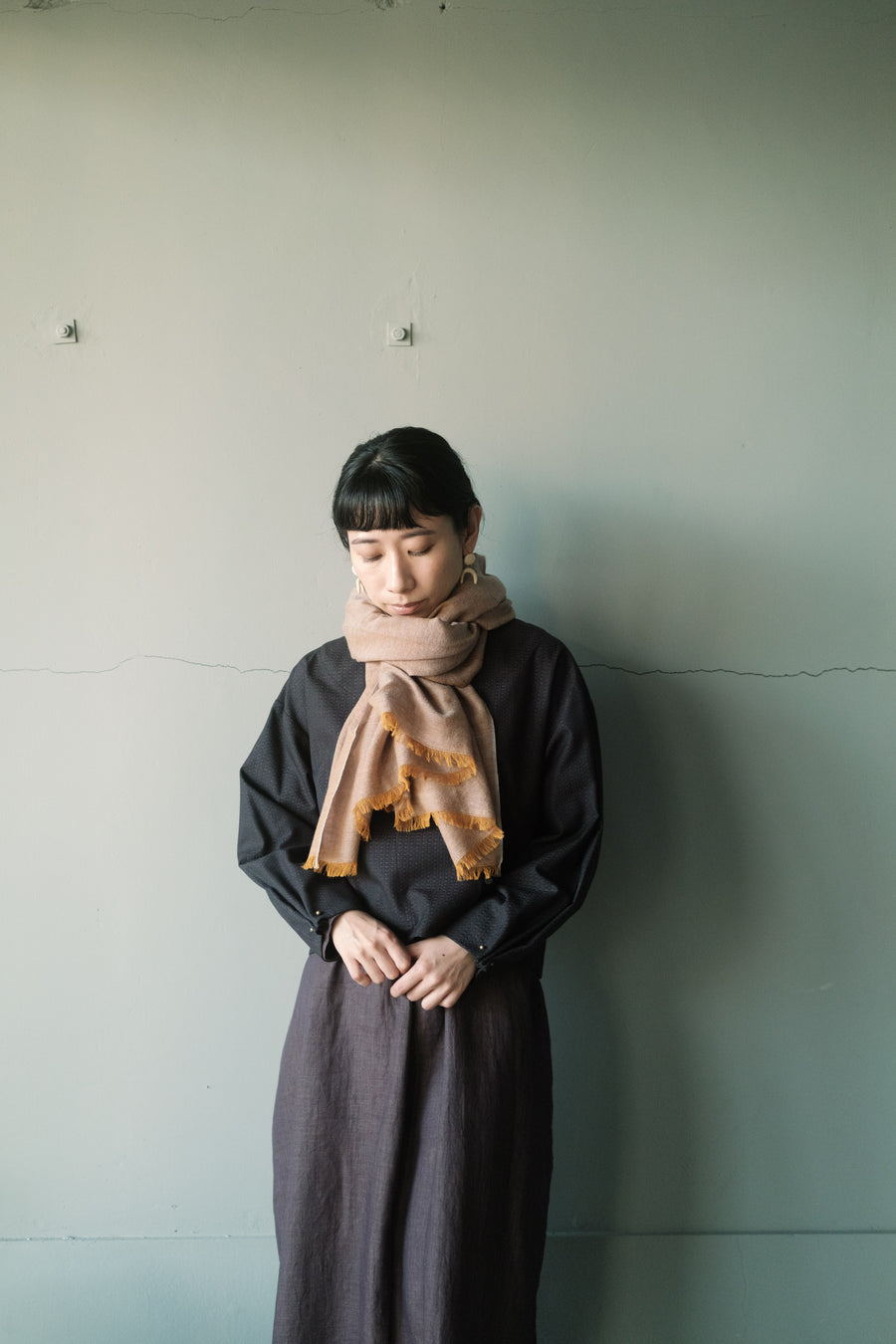 outlet / 琥珀 カシミヤストール(グレーアンバー)