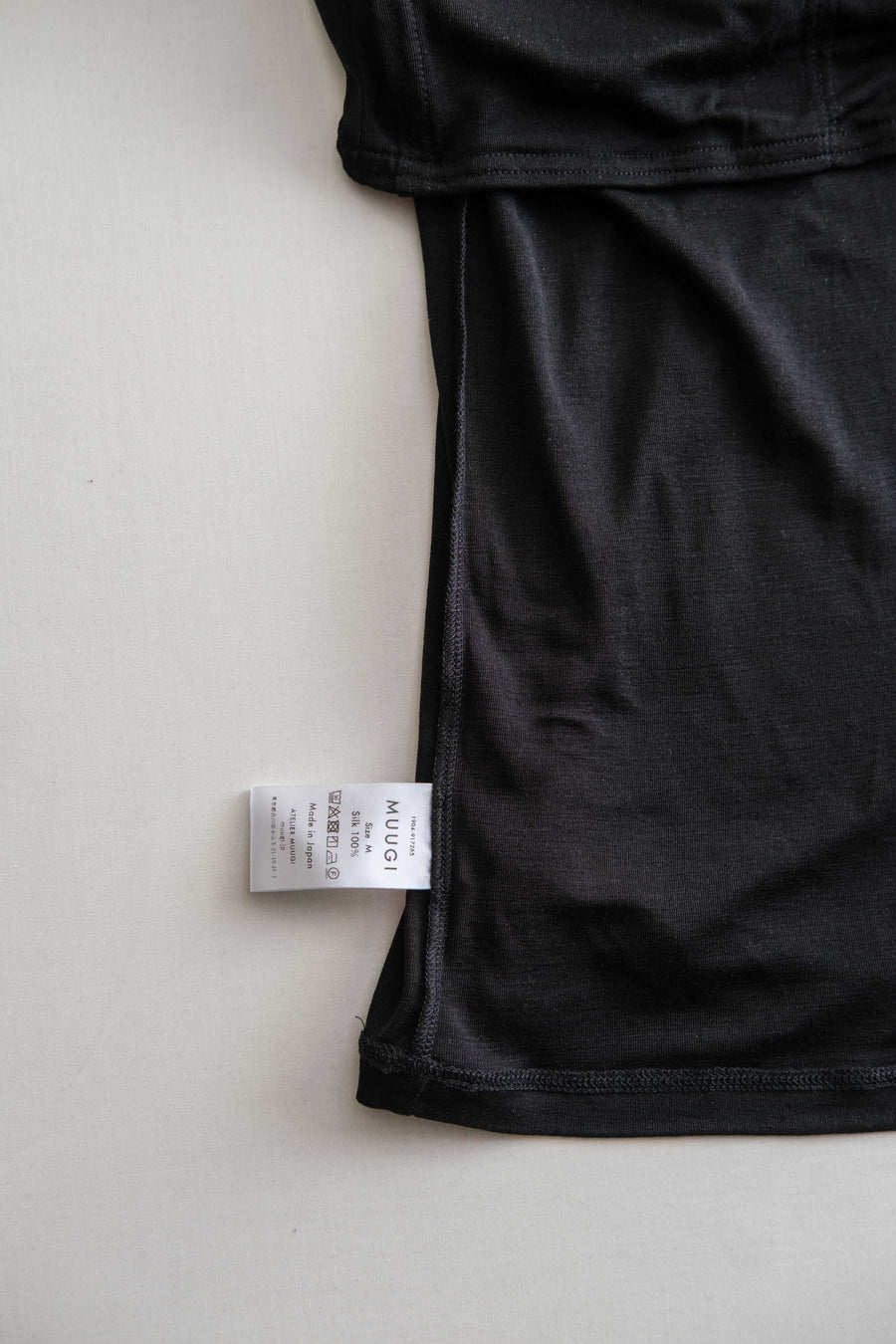outlet / MUUGI/シルクカップ付きベアキャミソール(ブラック)